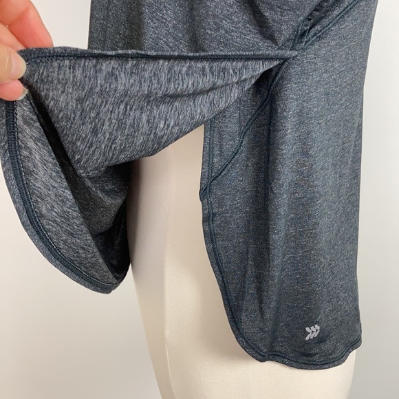 NEW Gray Activewear Side Slit Short Sleeve Top - Picture 7 of 10